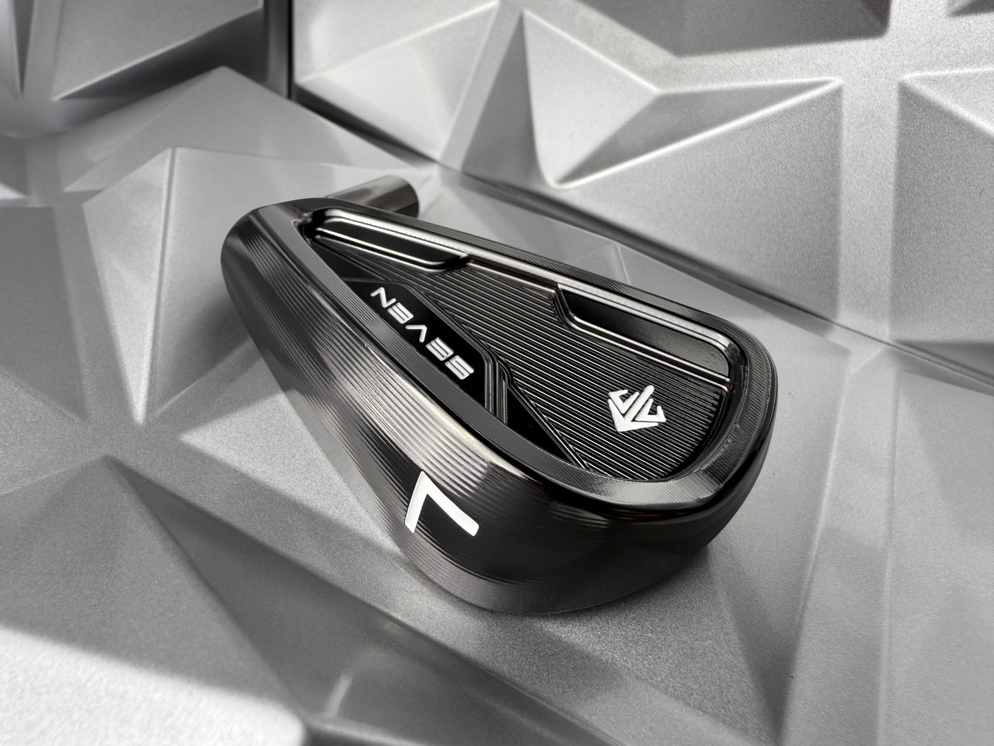 SEVEN Irons SC Black DLC