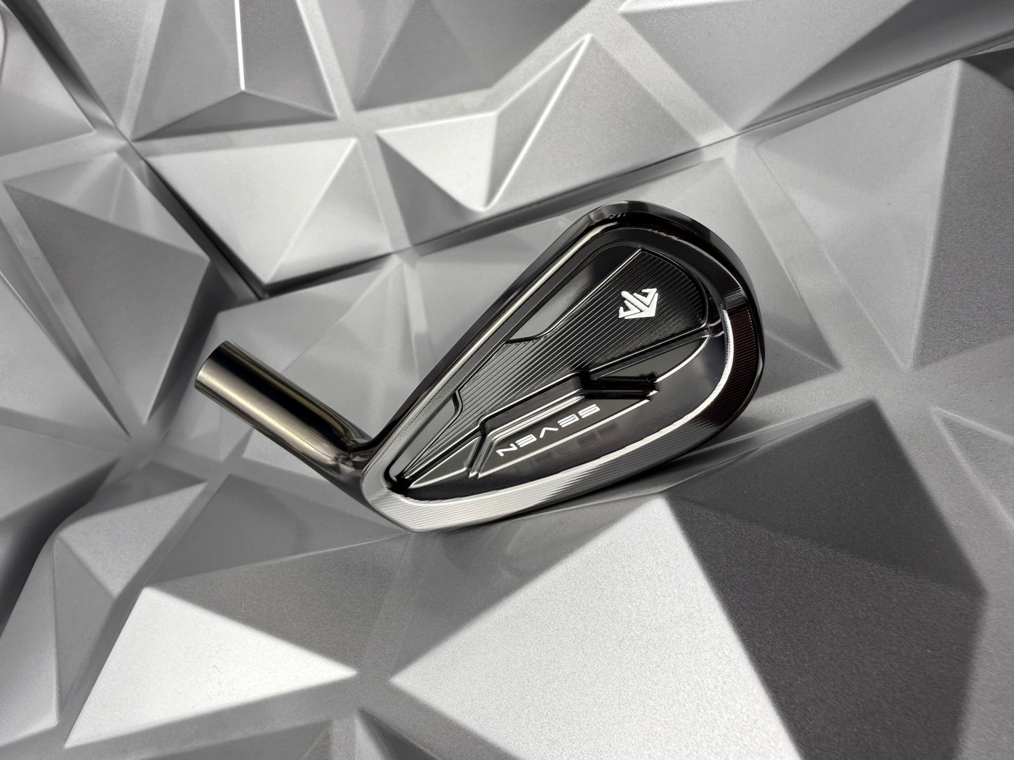 SEVEN Irons SC Black DLC